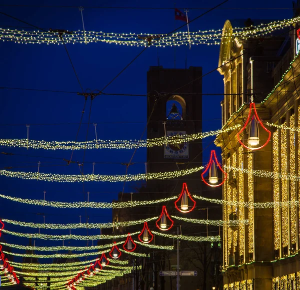 アムステルダムの路上のクリスマスライトは — ストック写真