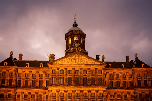 Byggnad Damtorget Amsterdam — Stockfoto