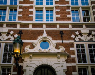 Amsterdam 'daki bir binanın perade' si