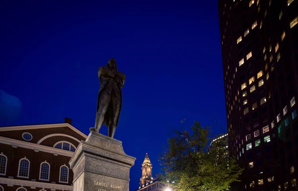 Faneuil Hall Statue Square Night — Stock Photo, Image