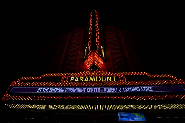 Boston Tiyatro Bölgesinde Paramount Işareti — Stok fotoğraf