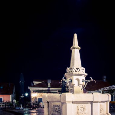 Herceg Novi 'de bir meydanda çeşme