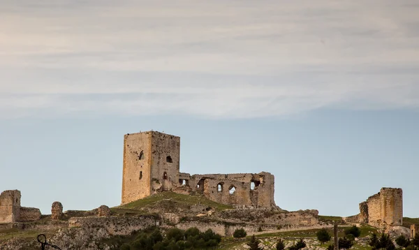 Camino de piedra a un castillo — Foto de Stock