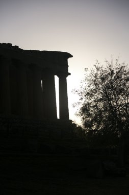 Gün batımında Concord Tapınağı