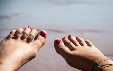 Ayak parmakları ve okyanus