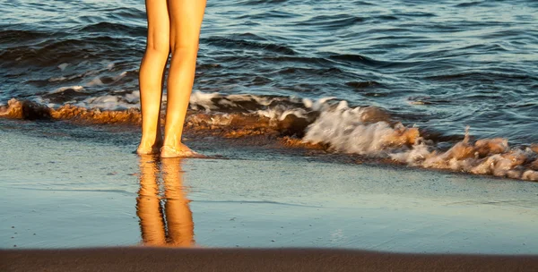 Legs in ocean — Stock Photo, Image