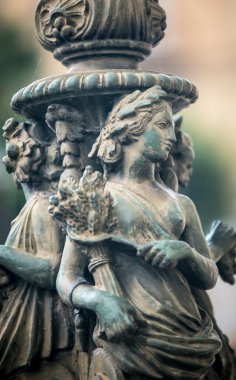 Süslü sokak lambası