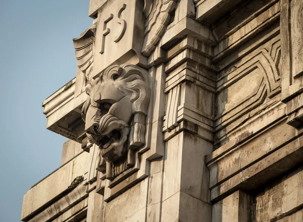 Aslan heykeli milan — Stok fotoğraf
