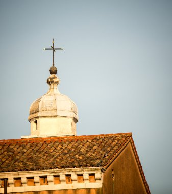 Kilise kubbe ve çapraz