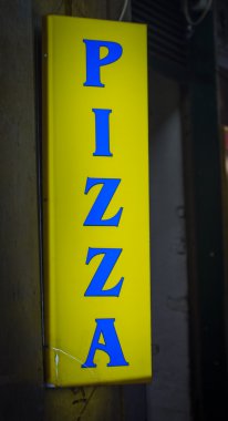 Neon pizza işareti