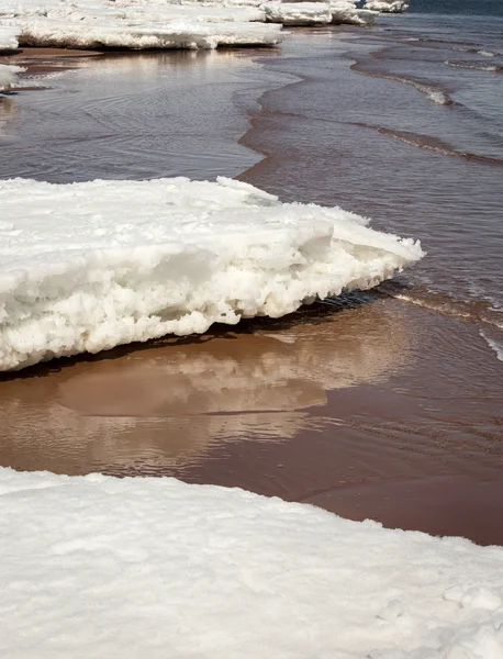 Iceberg en la playa — Foto de Stock