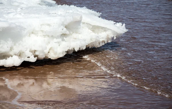 Iceberg sur la plage — Photo