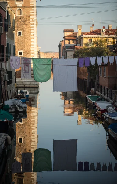 Laundry drying in venice — Stock Photo, Image