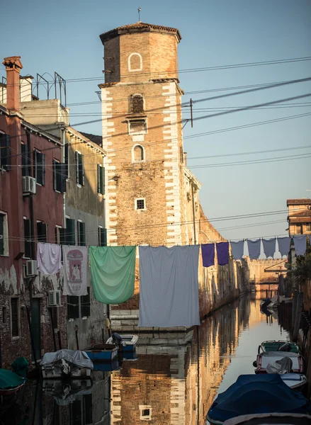 Laundry drying in venice — Stock Photo, Image