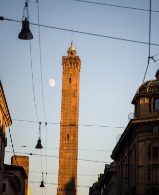 Leaning tower bologna