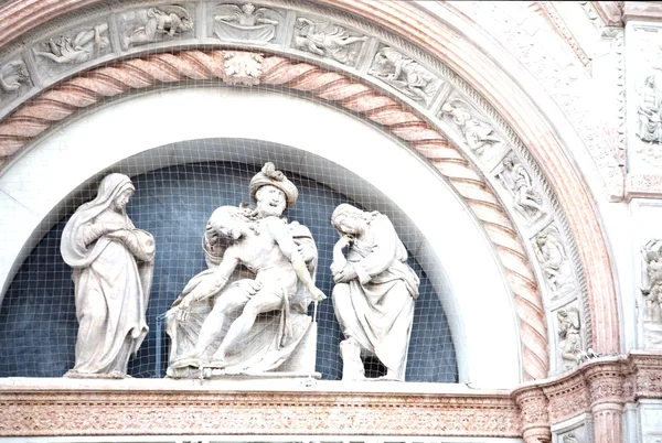 Religiösa staty bologna — Stockfoto