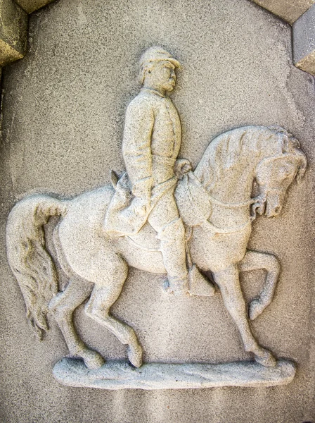 Solider e cavalo em uma lápide — Fotografia de Stock