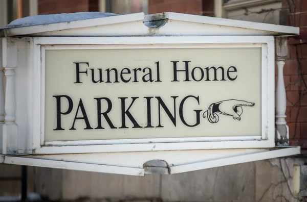 Funeral home parking sign — Stock Photo, Image