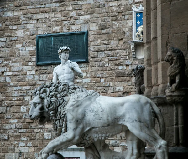 David and lion statue florence — Stock Photo, Image