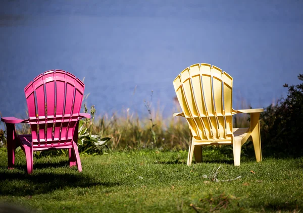 Cadeiras adirondack de plástico — Fotografia de Stock