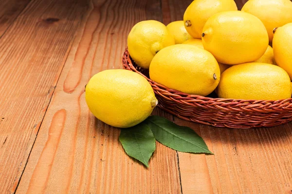 Fresh lemons in wooden tray — Stock Photo, Image