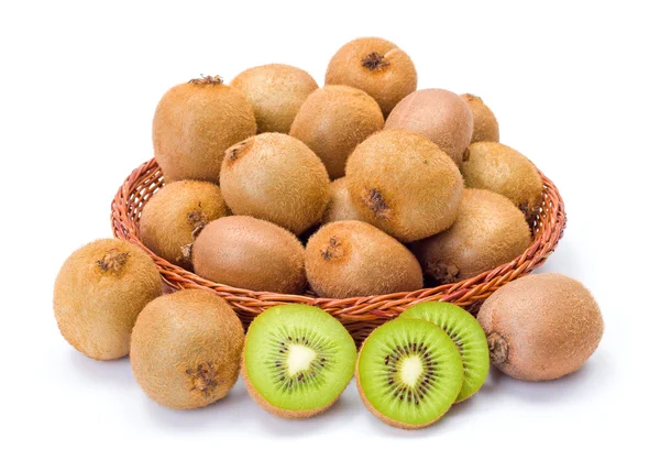 Kiwifruit di piring wicker — Stok Foto