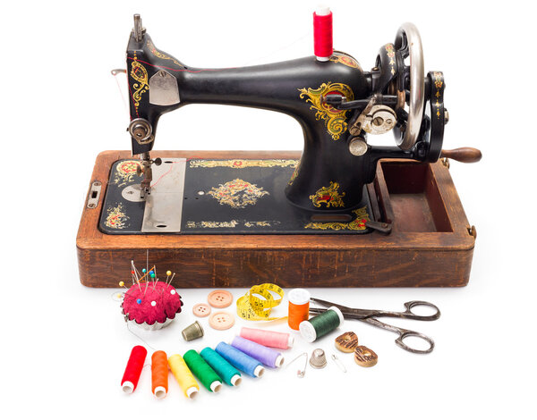 Старая швейная машина и аксессуары
