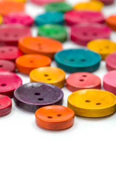 Botones de madera coloridos de varios tamaños — Foto de Stock