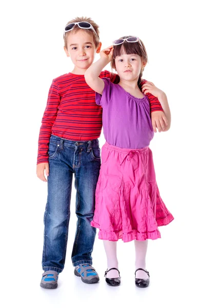 Bonito menino abraçando menina — Fotografia de Stock