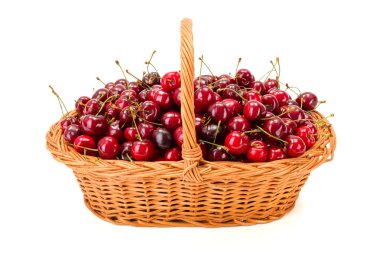 Hasır sepet içinde tatlı kiraz (Prunus avium)