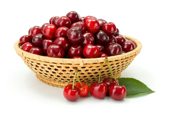 Sweet cherry berries (Prunus avium) in wicker plate — Stock Photo, Image