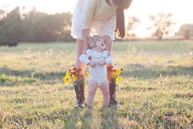 Anne ve bebek alanındaki yaratıcı portresi