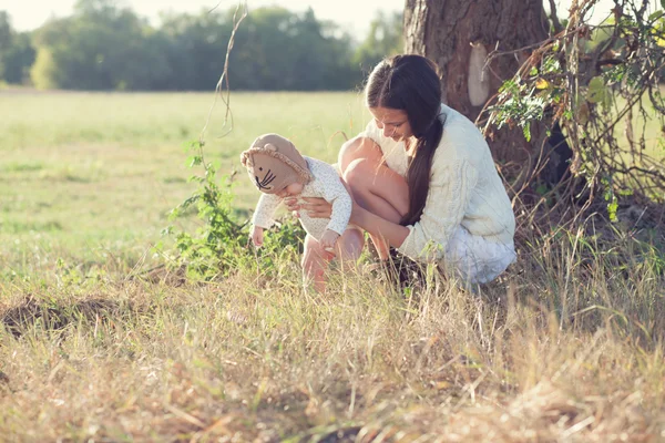 Anne ve bebek açık havada