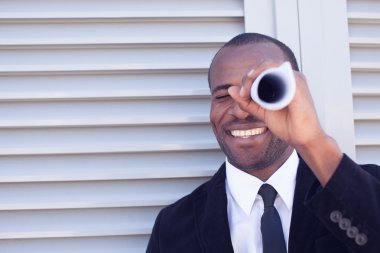 Siyah adam kağıt spyglass arama