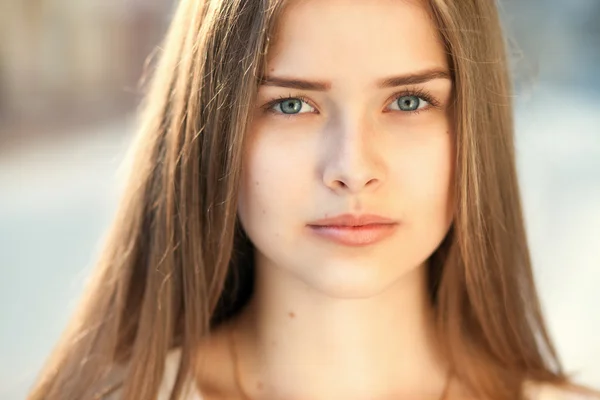 Sensual portrait of beautiful girl outdoors — Stock Photo, Image