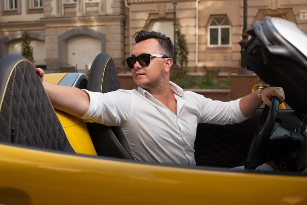 Stylish man posing with convertible sportcar — Stock Photo, Image
