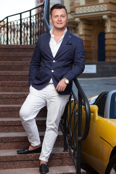 Retrato de un joven exitoso — Foto de Stock