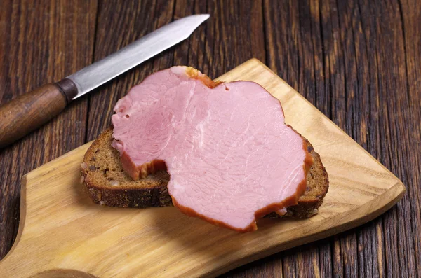 Brood met ham — Stockfoto