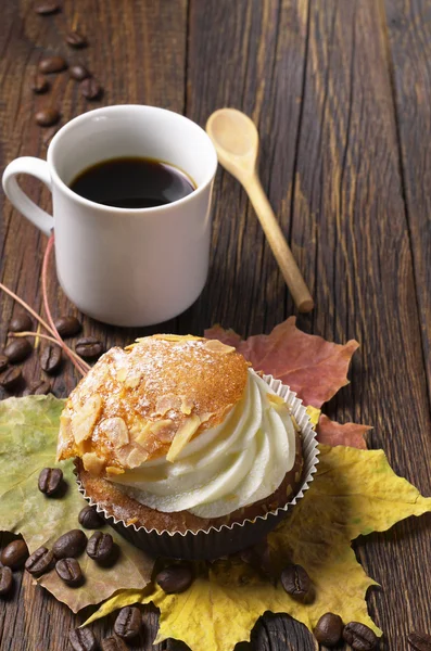 Tårta och kaffe kopp — Stockfoto