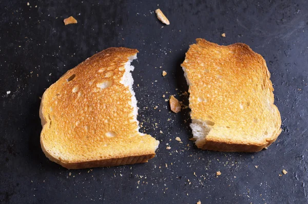 Жареный белый хлеб — стоковое фото