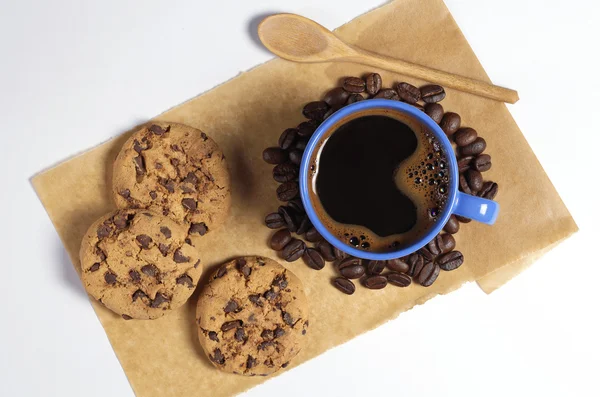 Tasse à café bleue et biscuits — Photo