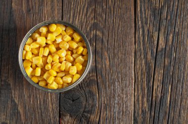 Bir kavanoz konserve mısır