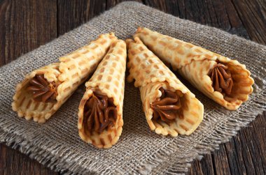 Gözleme koniler ile haşlanmış yoğunlaştırılmış süt 