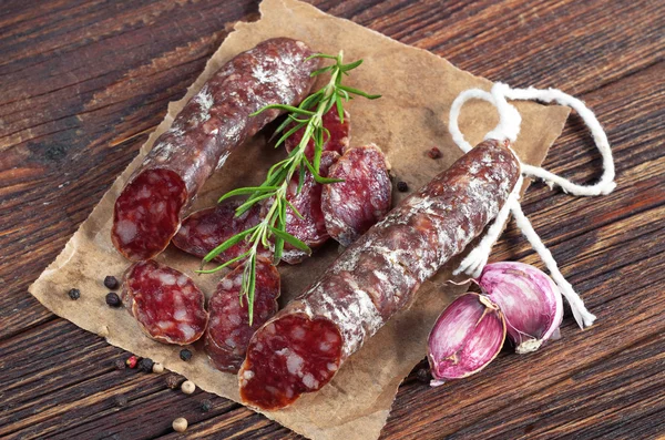 Salami worst gesneden — Stockfoto