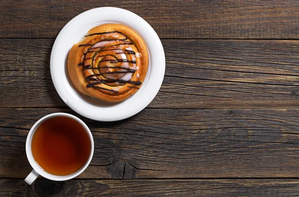 Çörek ve çay — Stok fotoğraf