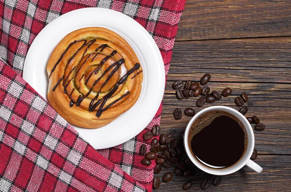 Brötchen und Kaffee — Stockfoto