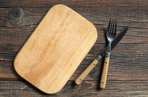 Tabla de cortar y cubiertos —  Fotos de Stock