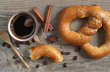 Çubuk kraker ile kahve fincanı 