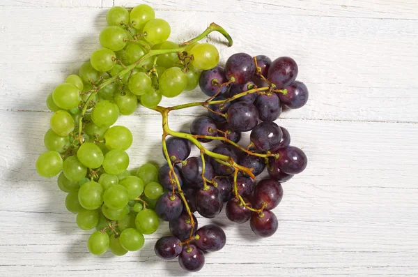 Green and red grapes — Stock Photo, Image