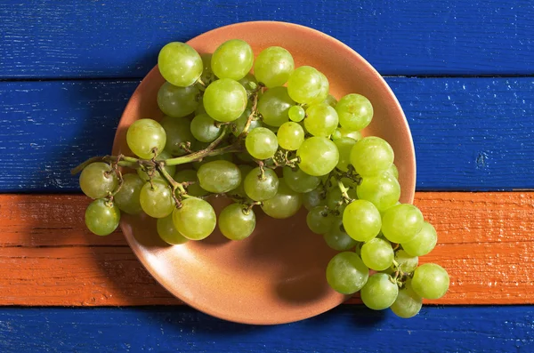 Grapes in plate — Stock Photo, Image